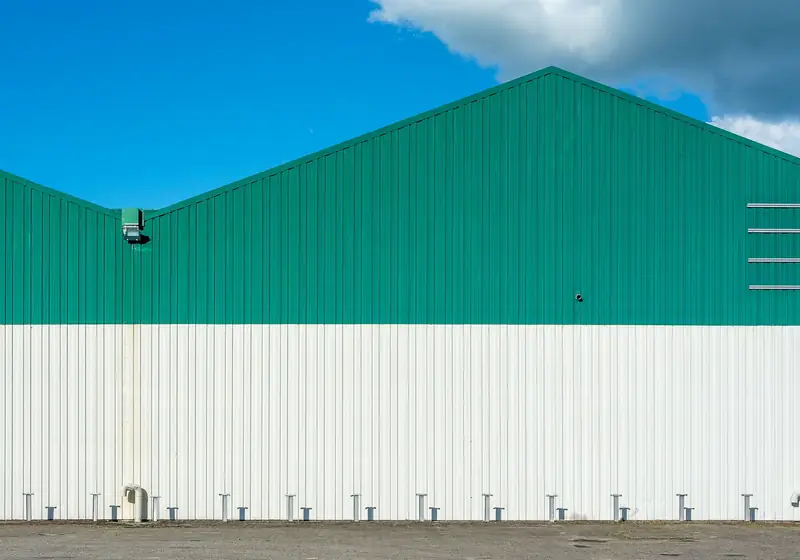 Nave industrial con cerramiento de chapa